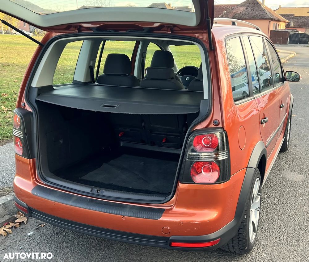 Volkswagen Touran 2.0 TDI DPF Cross - 7