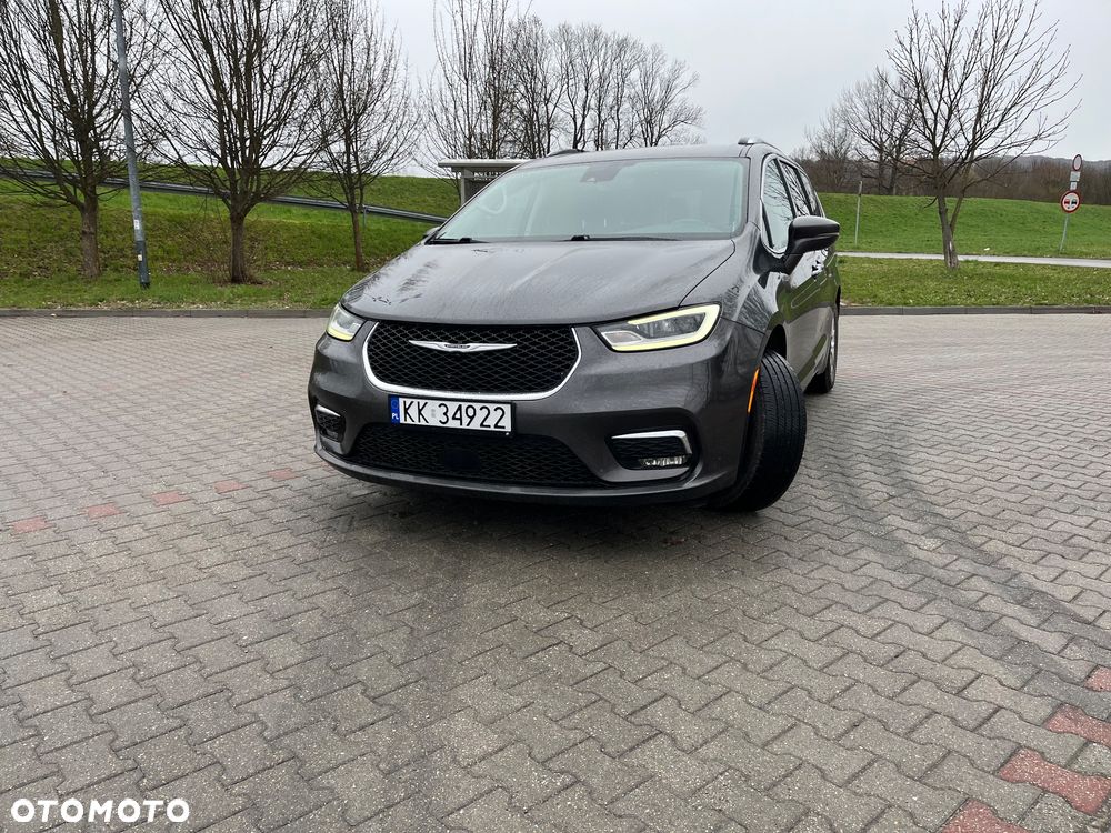 Chrysler Pacifica - 5