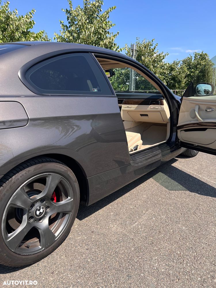 BMW Seria 3 320i Aut. - 24