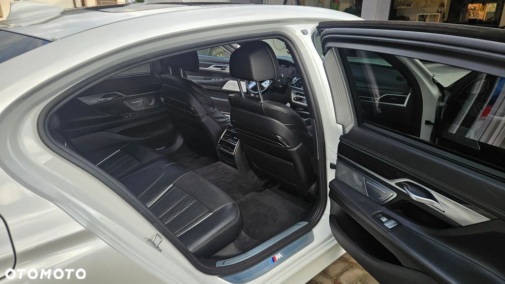 BMW Seria 7 750i xDrive - 12