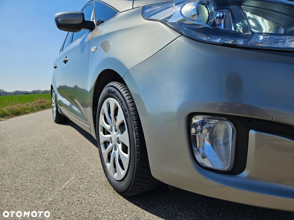 Kia Carens 1.7 CRDi M - 12