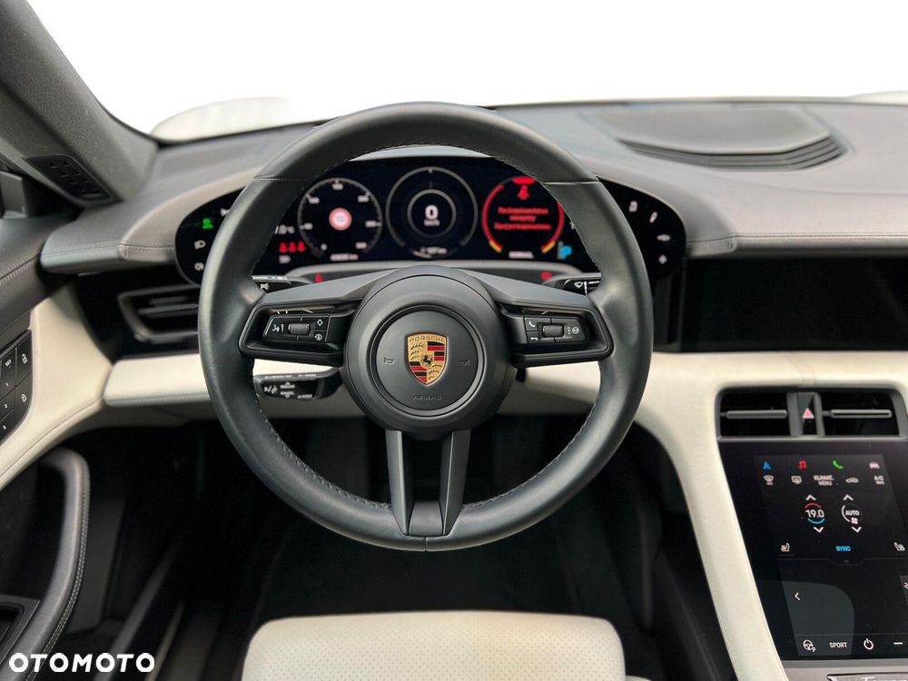Porsche Taycan - 26
