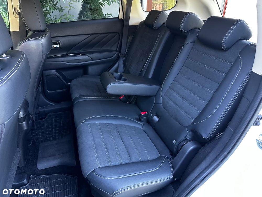 Mitsubishi Outlander Intense + - 16