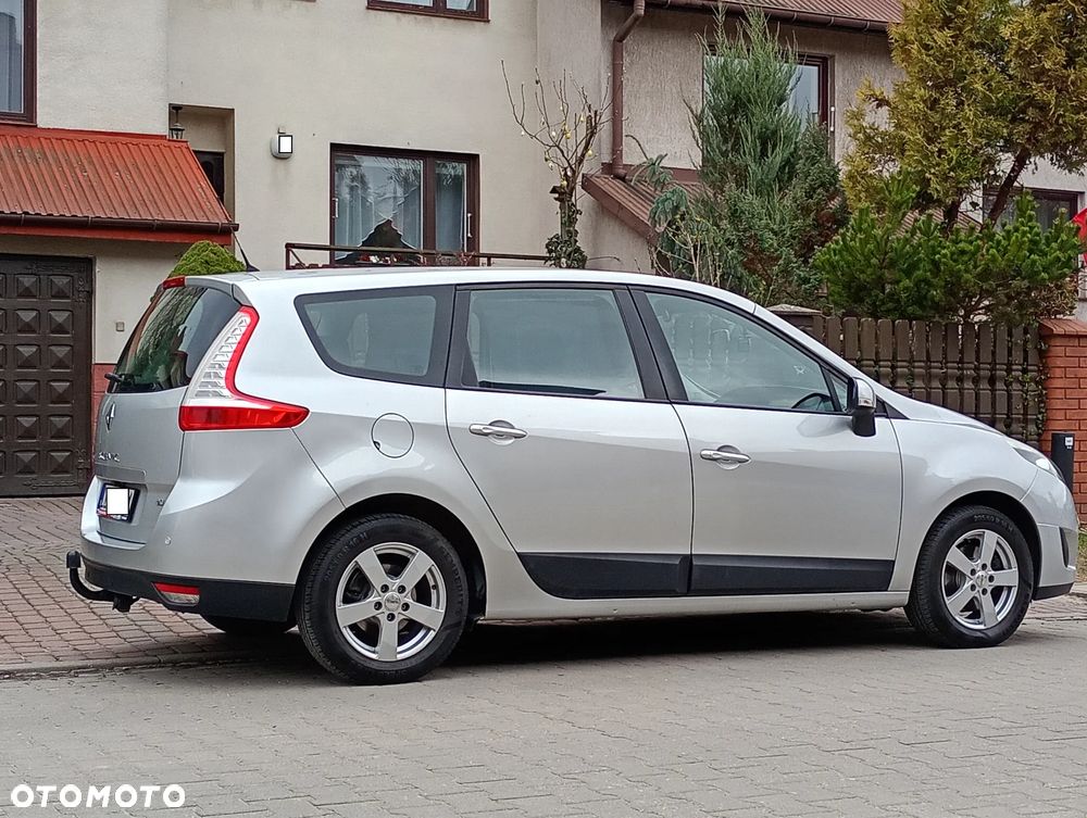 Renault Grand Scenic - 11