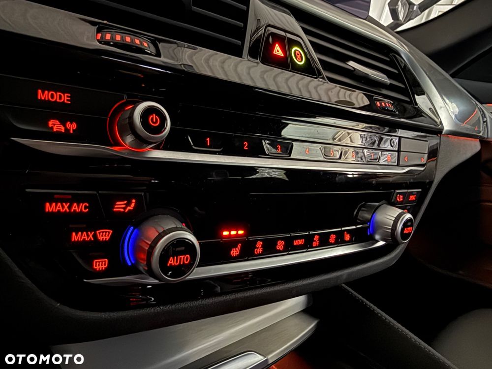 BMW Seria 5 520d M Sport - 26