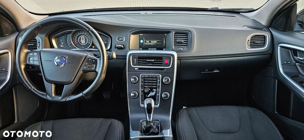 Volvo V60 D2 Momentum - 8