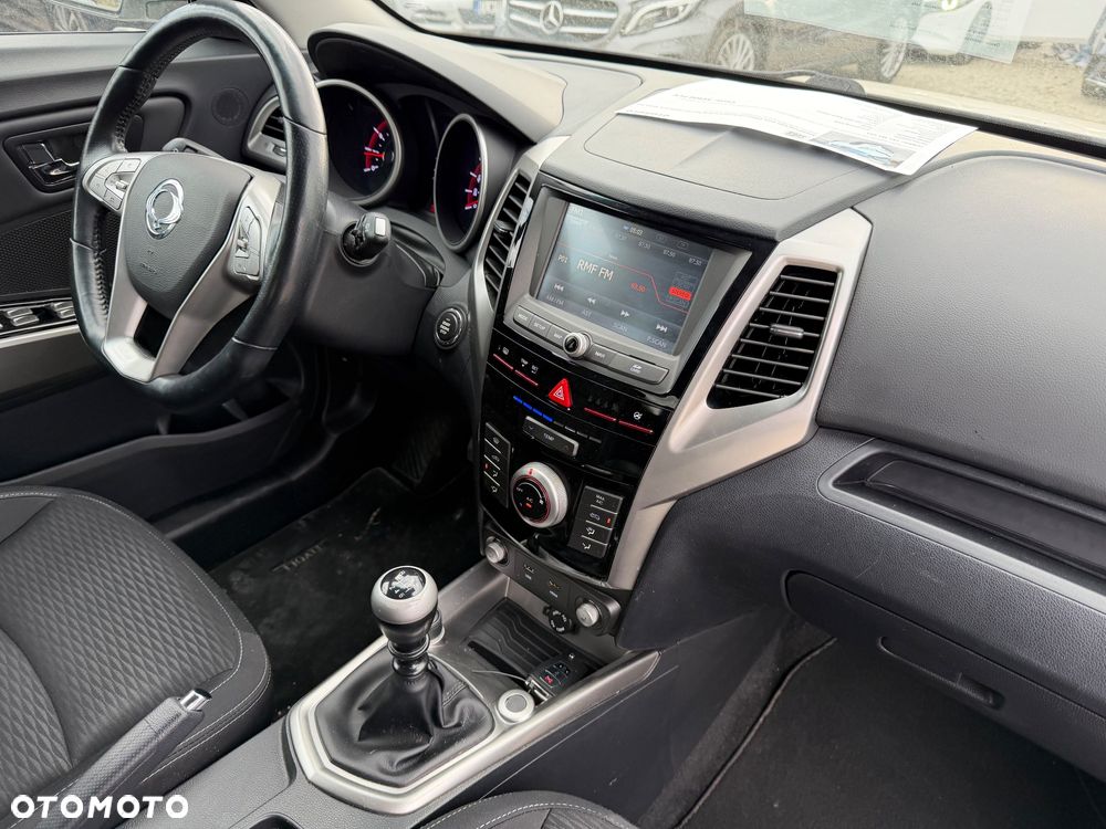 SsangYong/KGM Tivoli e-XGi 160 2WD Black+White - 40