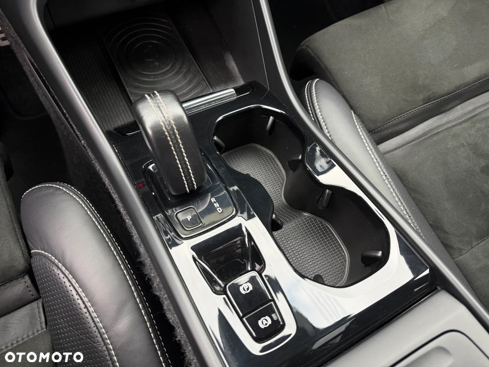 Volvo XC 40 T5 AWD Geartronic R-Design - 22