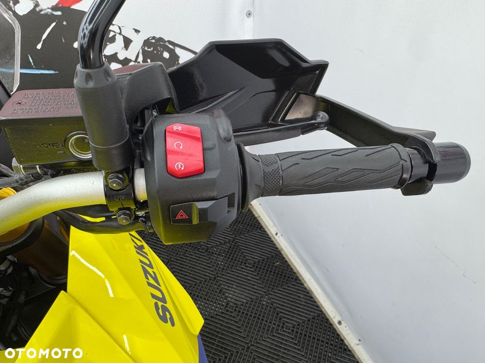 Suzuki DL - 27