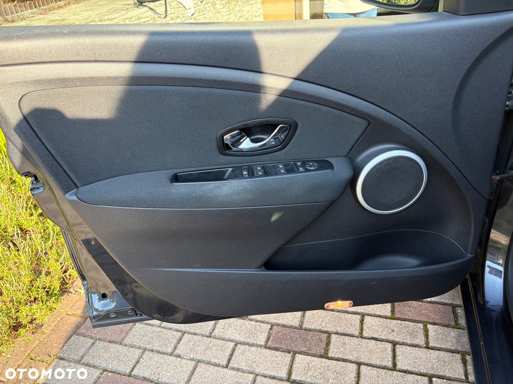 Renault Fluence 1.6 16V Expression Euro5 - 17