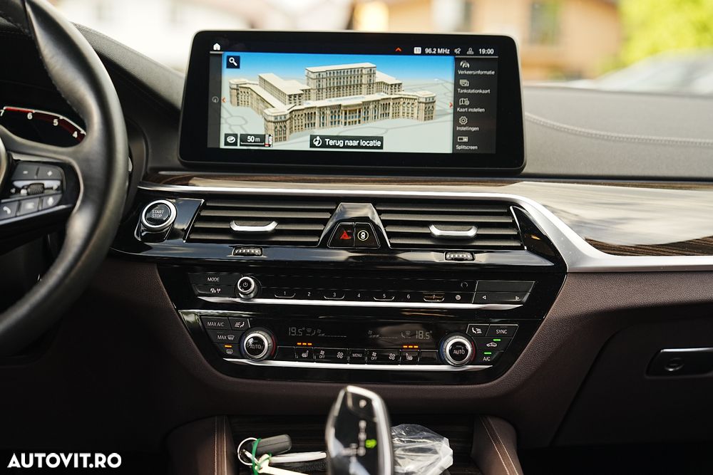 BMW Seria 5 530e Aut. Luxury Line - 32