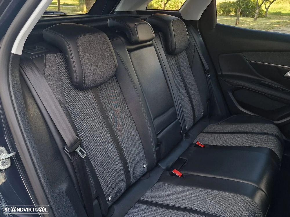 Peugeot 3008 PureTech 130 Stop & Start GPF Allure - 15