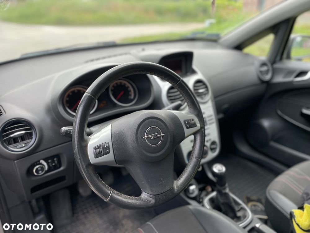 Opel Corsa 1.2 16V Cosmo - 9