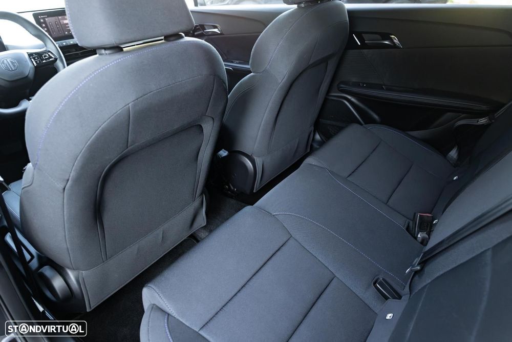 MG MG4 64 kWh Luxury - 14