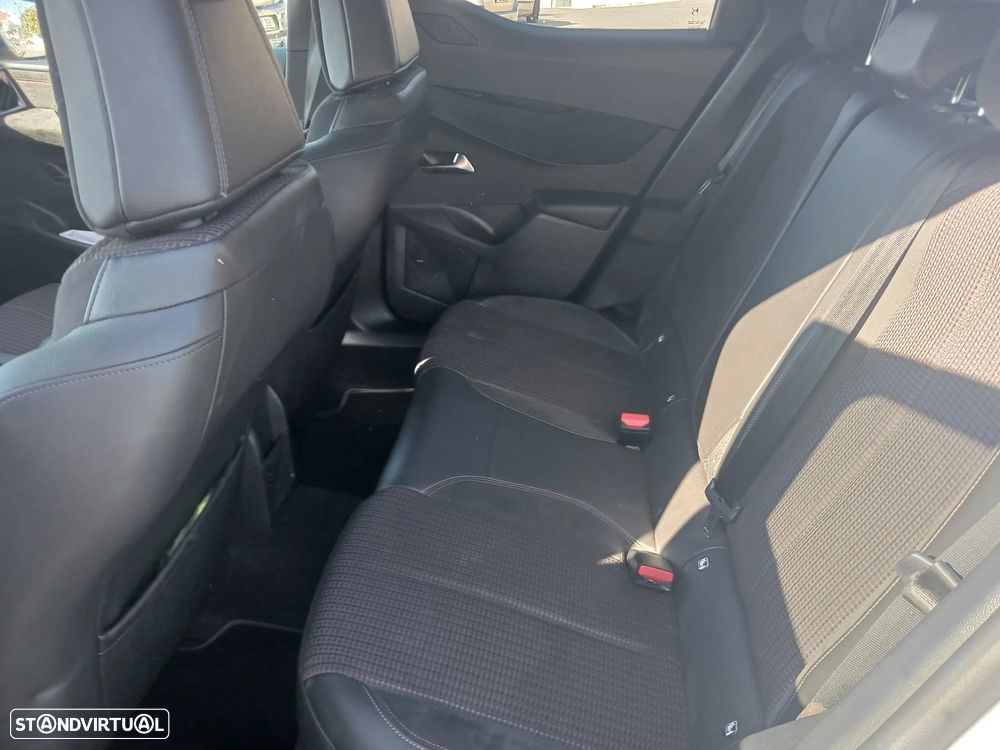 DS DS3 Crossback PureTech 130 Aut. PERFORMANCE LINE + - 26