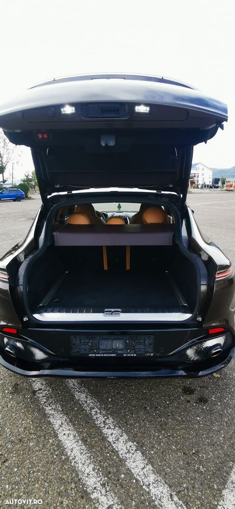 Aston Martin DBX - 9
