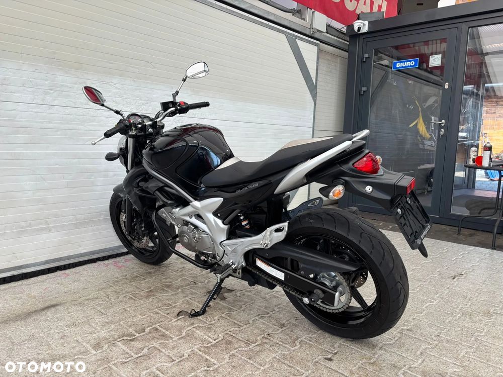 Suzuki Gladius - 8