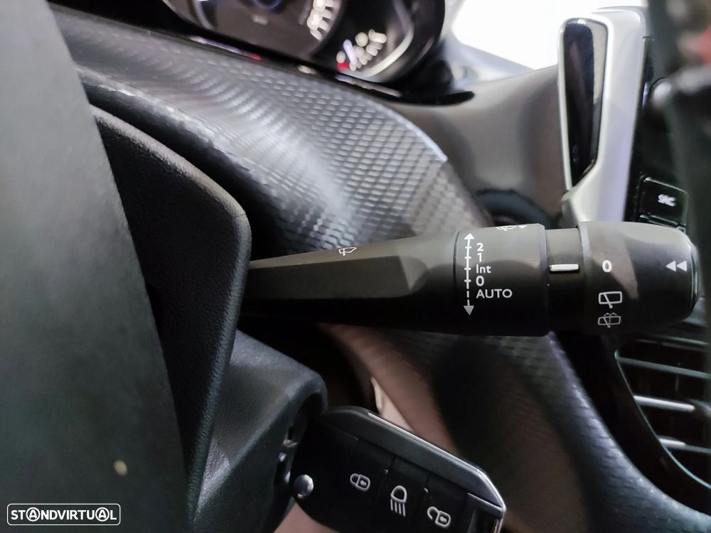 Peugeot 208 1.2 PureTech GT Line EAT6 - 18