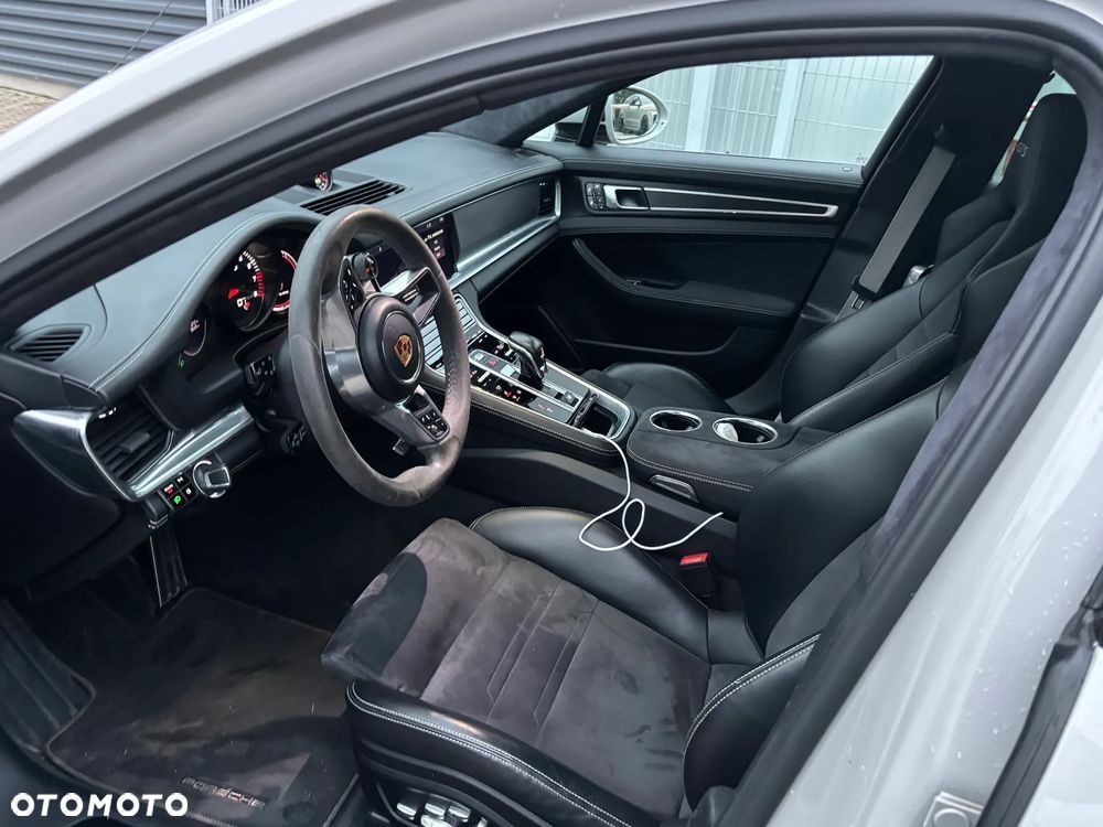 Porsche Panamera GTS GPF Sport Turismo - 21