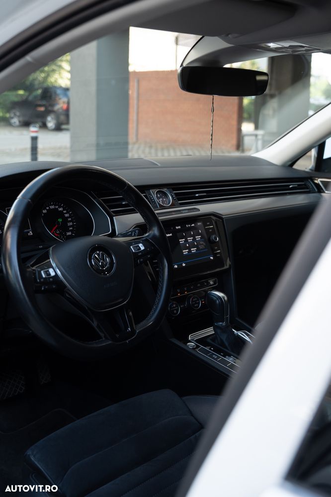 Volkswagen Passat 2.0 TDI DSG Highline - 13