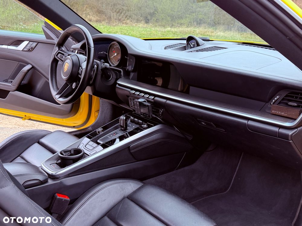 Porsche 911 Carrera 4S - 11