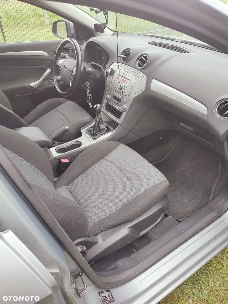 Ford Mondeo 2.0 Ambiente - 3