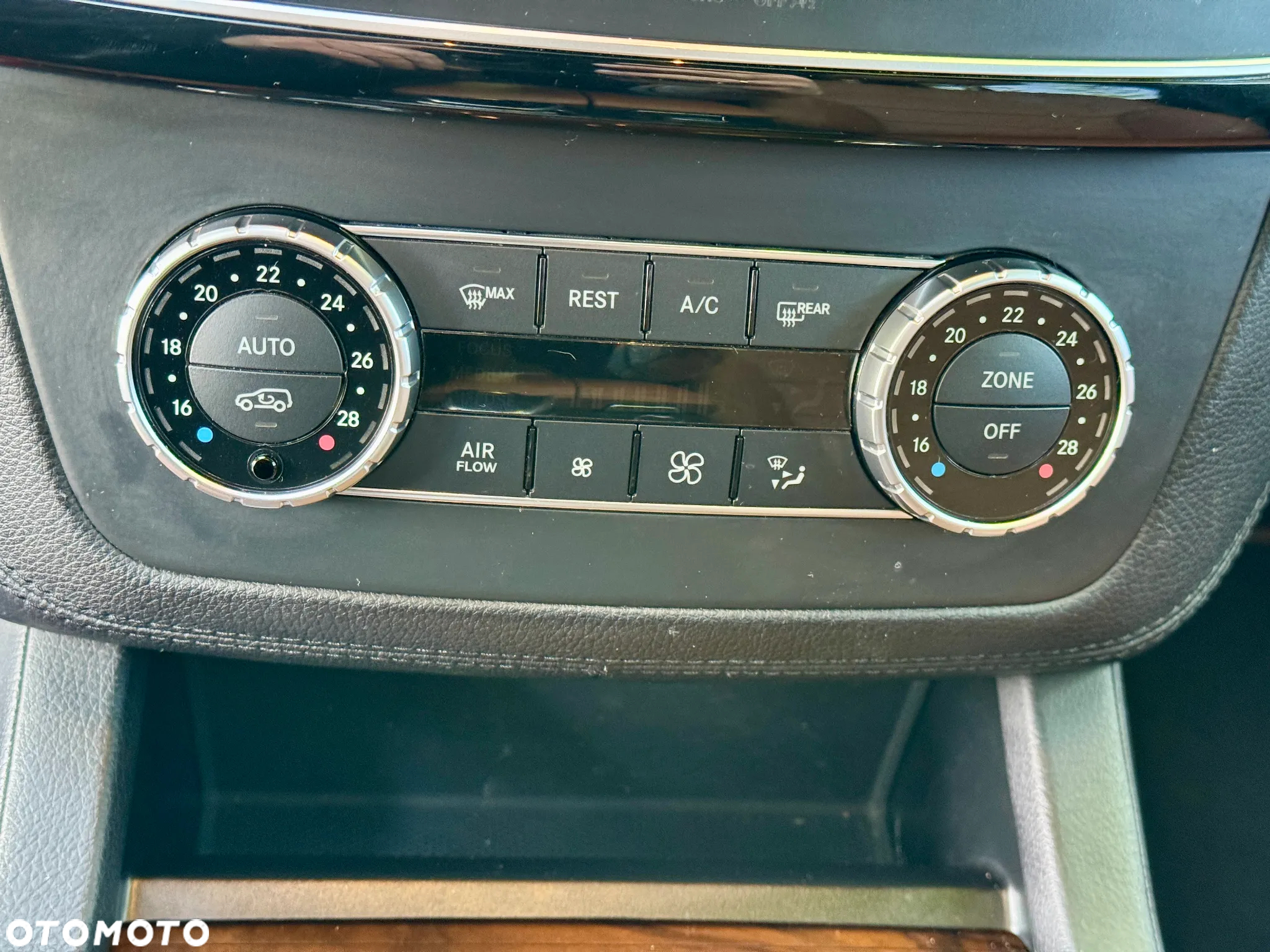 Mercedes-Benz GLS 350 d 4-Matic - 28