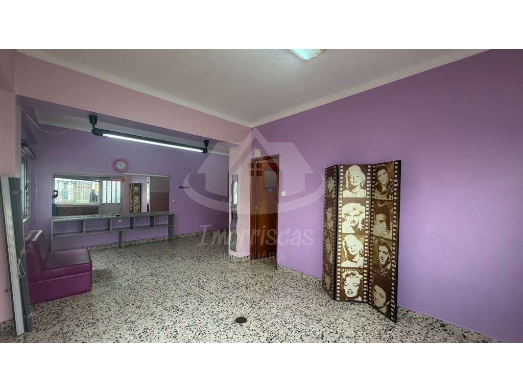 Loja com 35 m² para arrendamento no Bairro de São José, Camarate - Grande imagem: 4/13