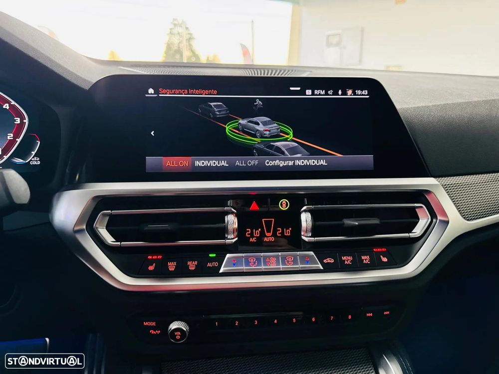 BMW M240i xDrive Auto - 29
