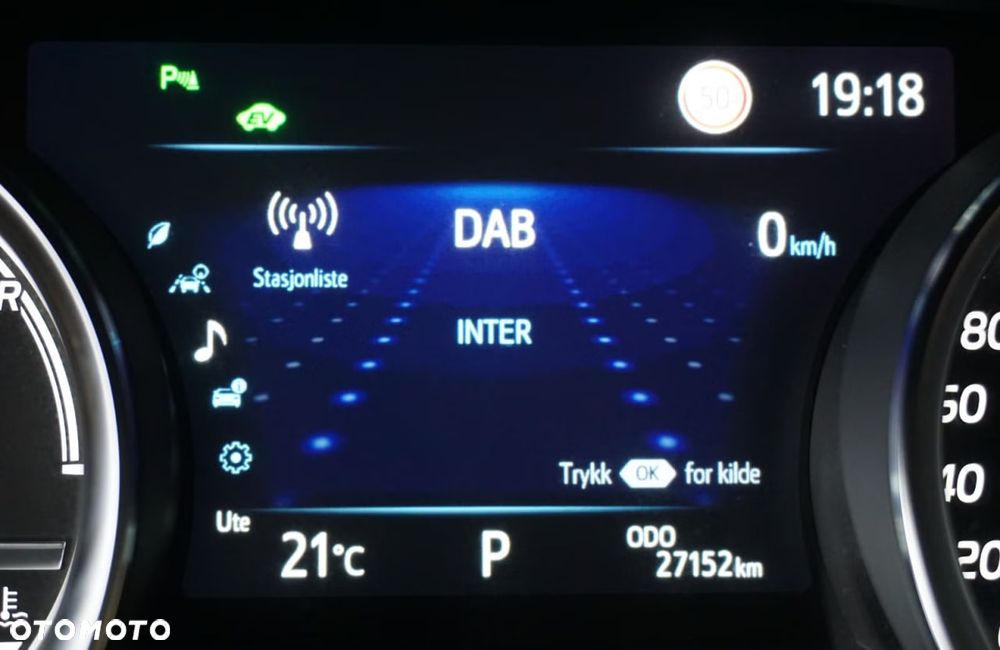 Toyota Camry Executive - 13