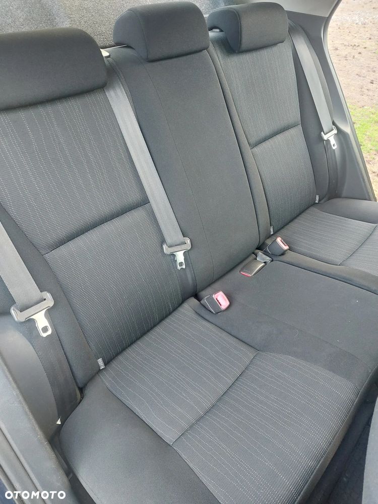 Toyota Auris 1.4 D-4D Luna - 6