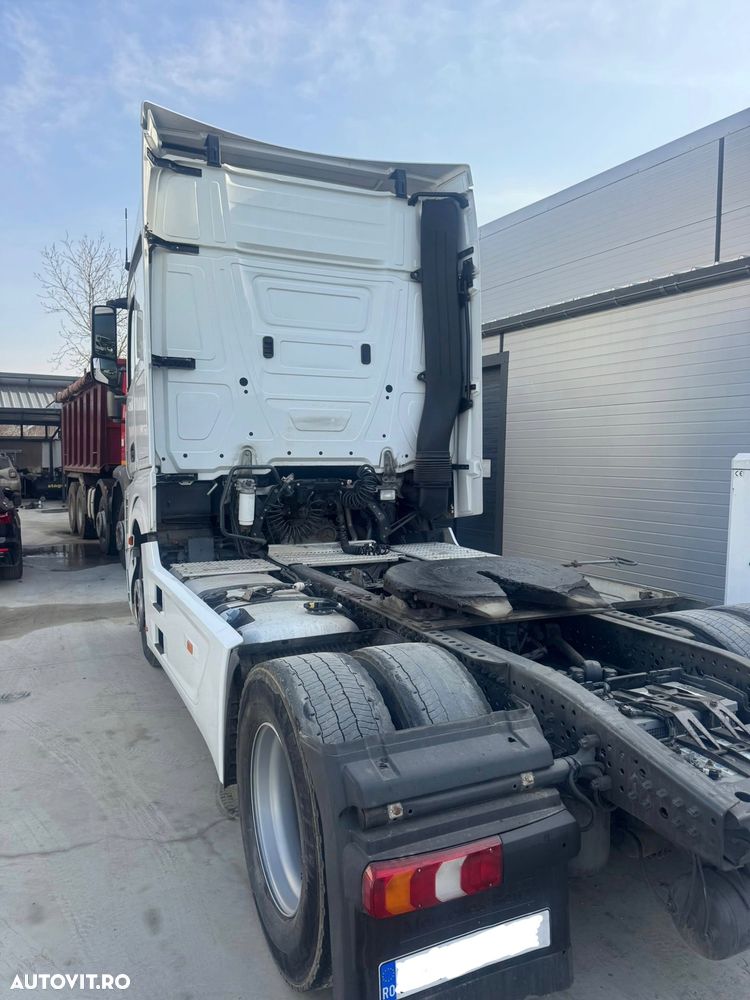 Mercedes-Benz Actros - 3