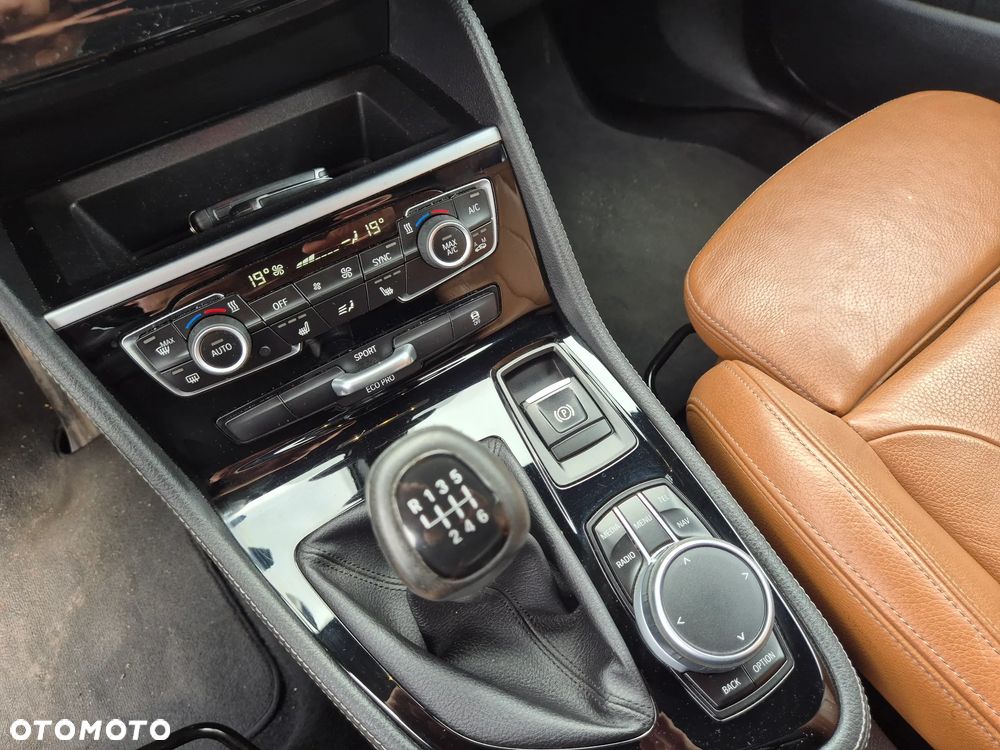 BMW Seria 2 216d Sport Line - 37