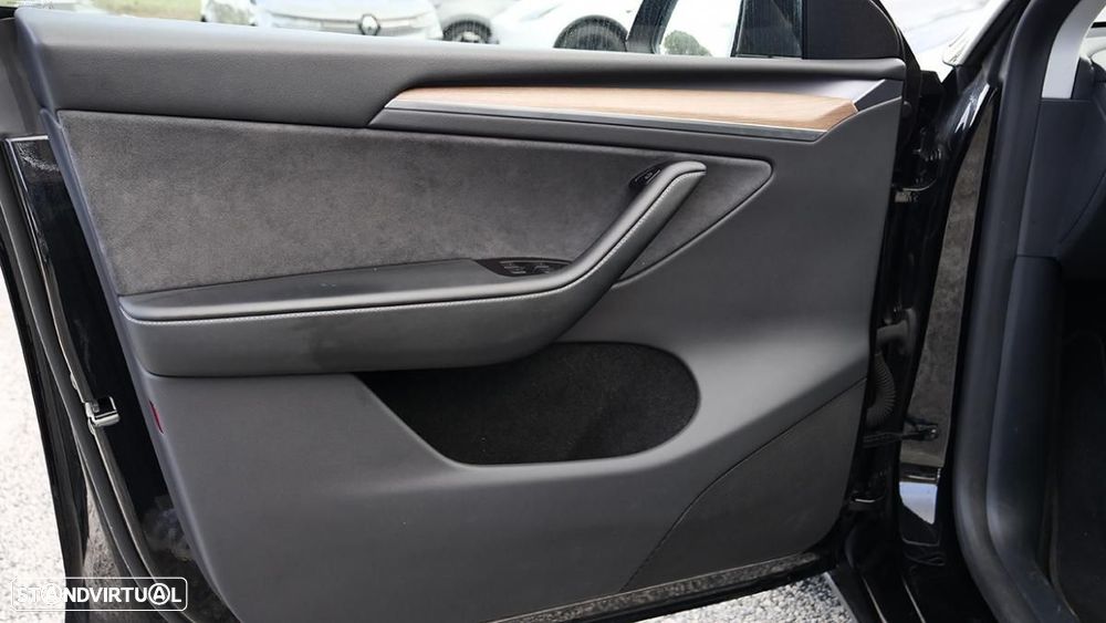 Tesla Model Y Long Range Dual Motor AWD - 26