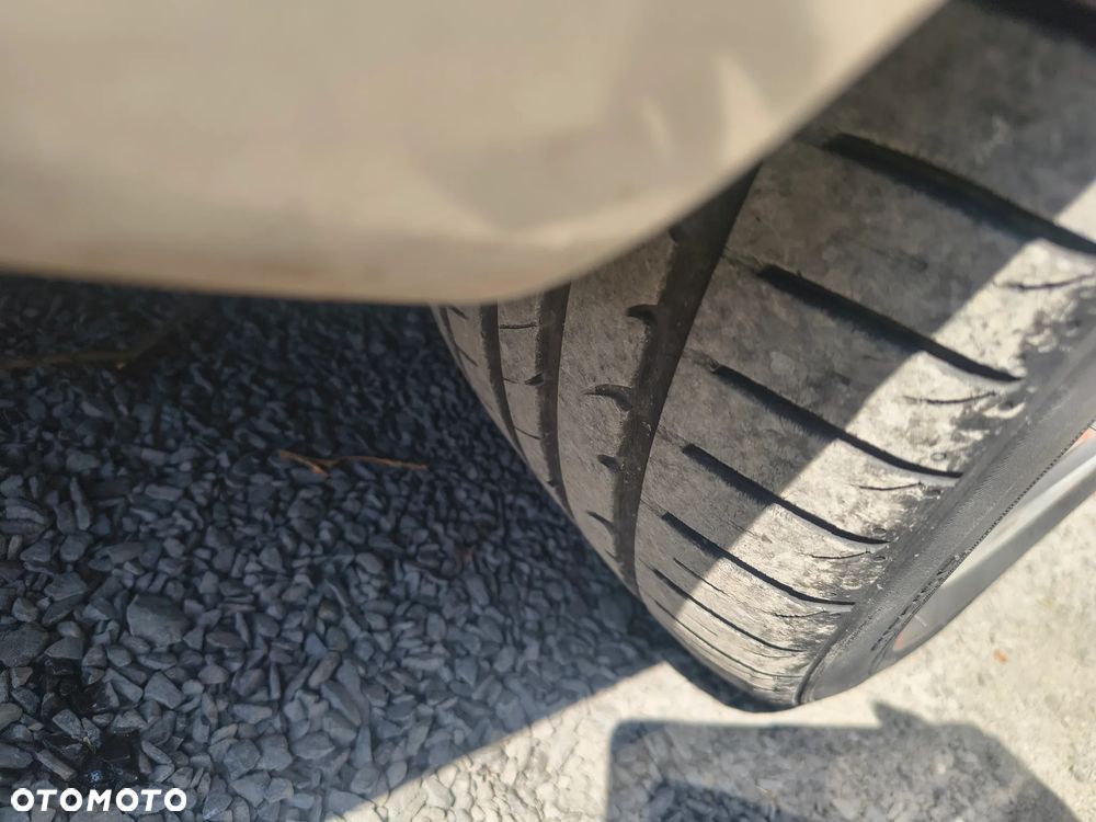 Toyota Avensis 2.0 VVT-i Edition - 10