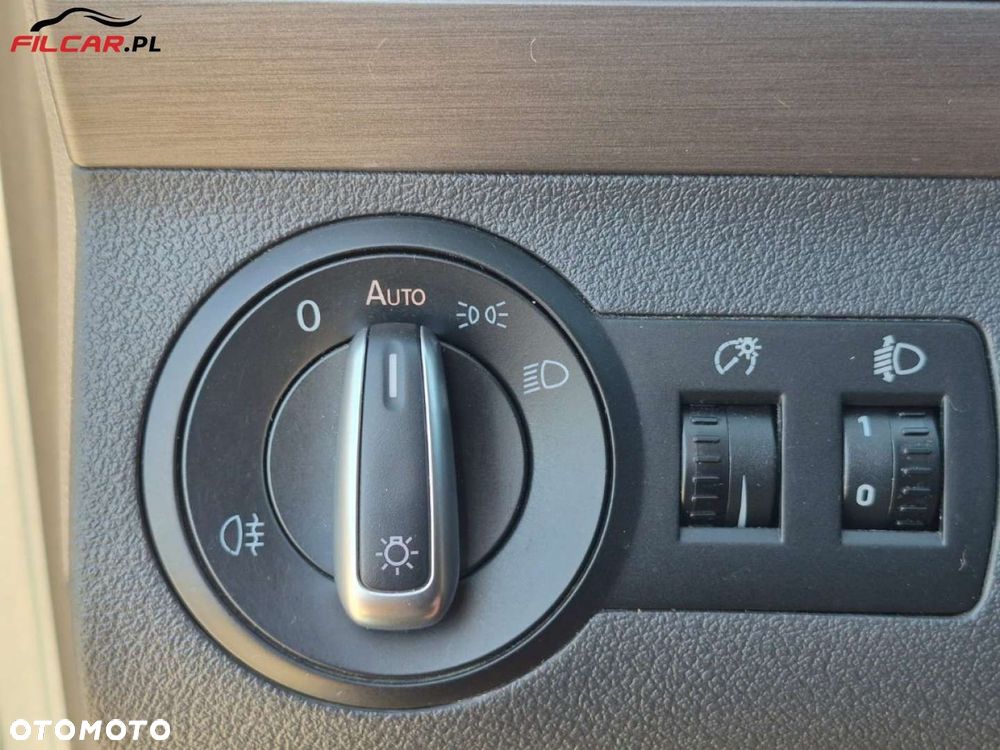 Volkswagen Touran - 12