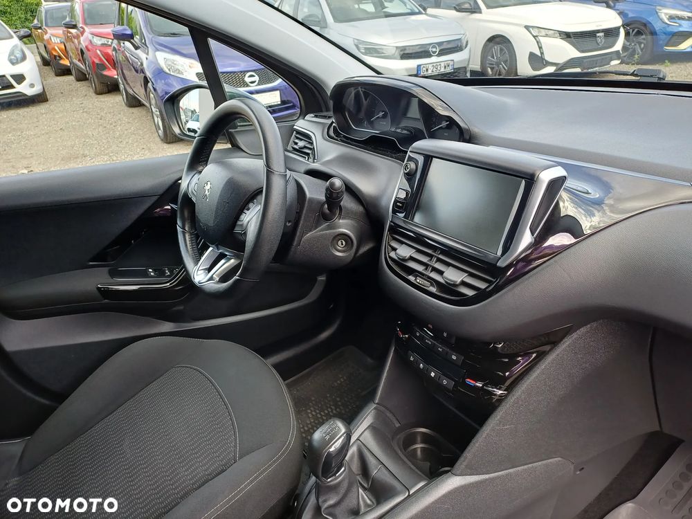 Peugeot 208 PureTech 82 Stop & Start Signature - 12