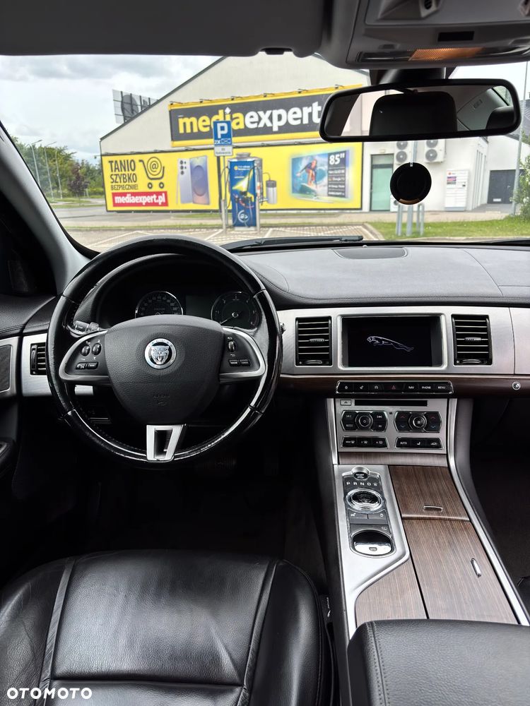 Jaguar XF 2.2 D - 13