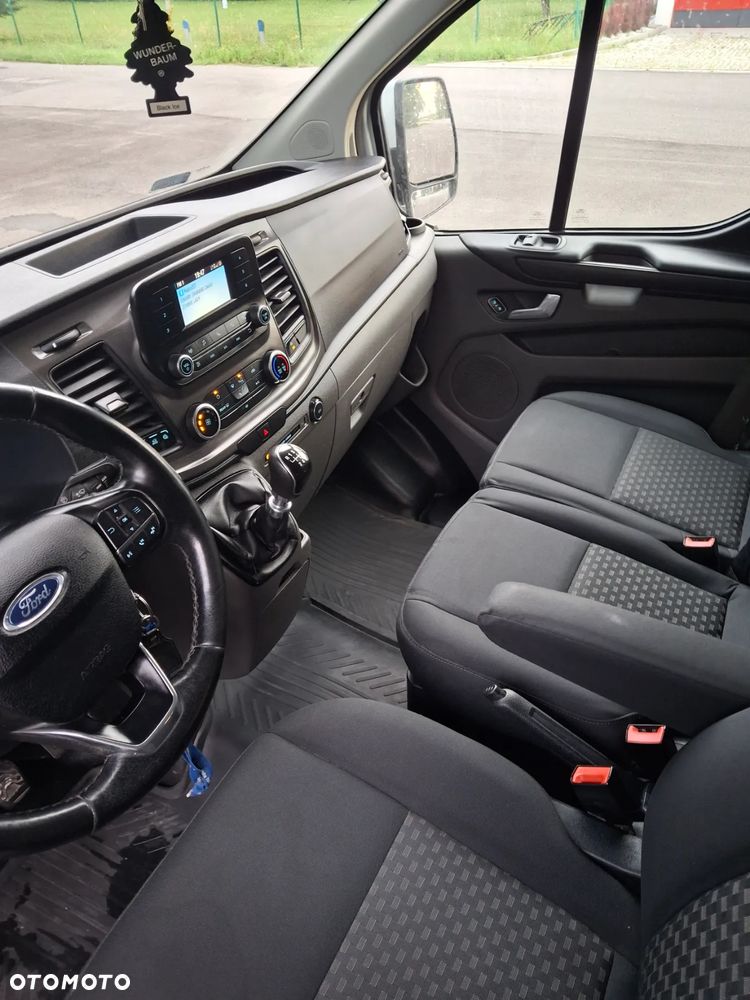 Ford Tourneo Custom - 8