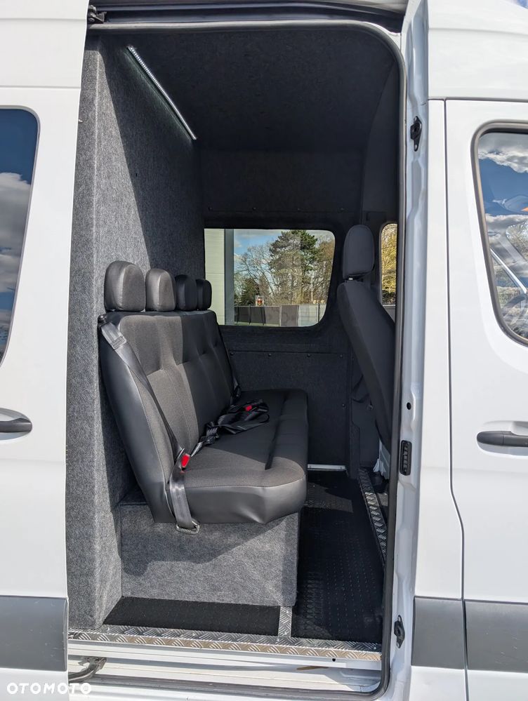 Mercedes-Benz Sprinter - 24