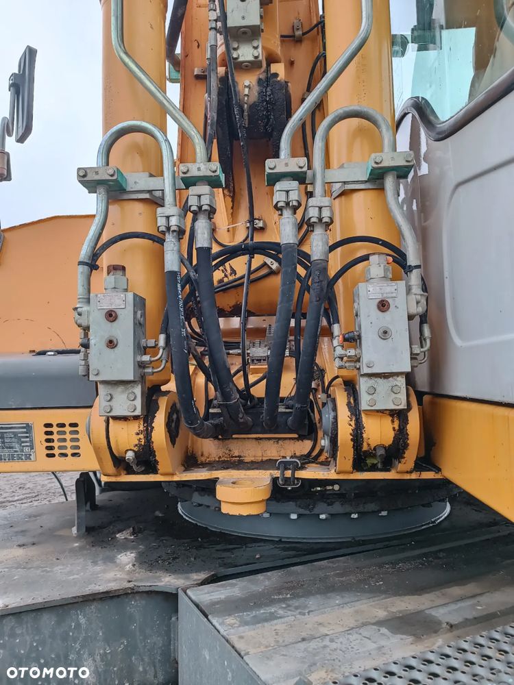 Liebherr A 900 C - 10