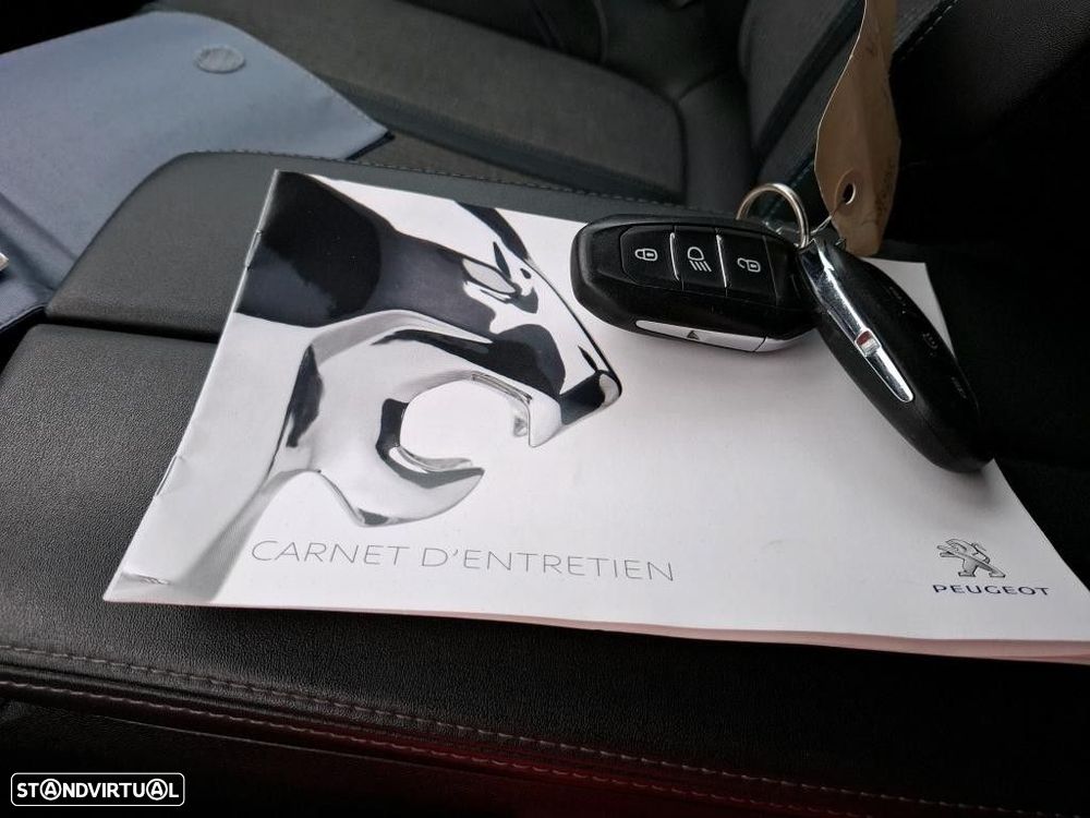 Peugeot 5008 1.2 PureTech Allure EAT8 - 8