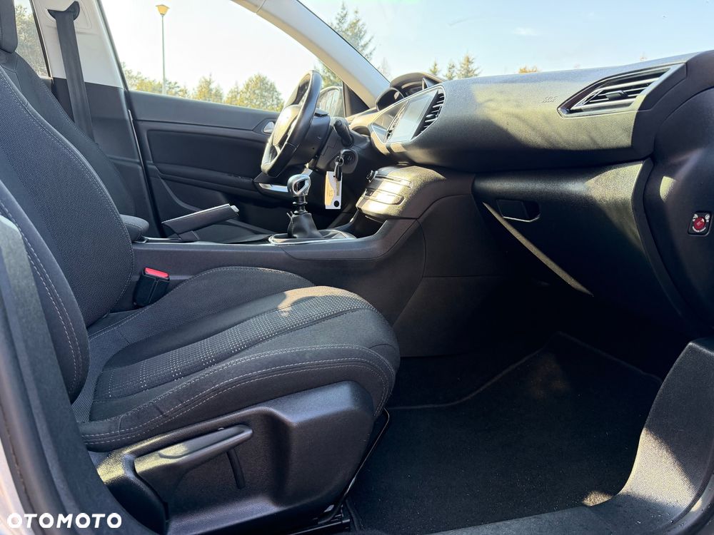 Peugeot 308 1.6 BlueHDi Allure S&S - 15