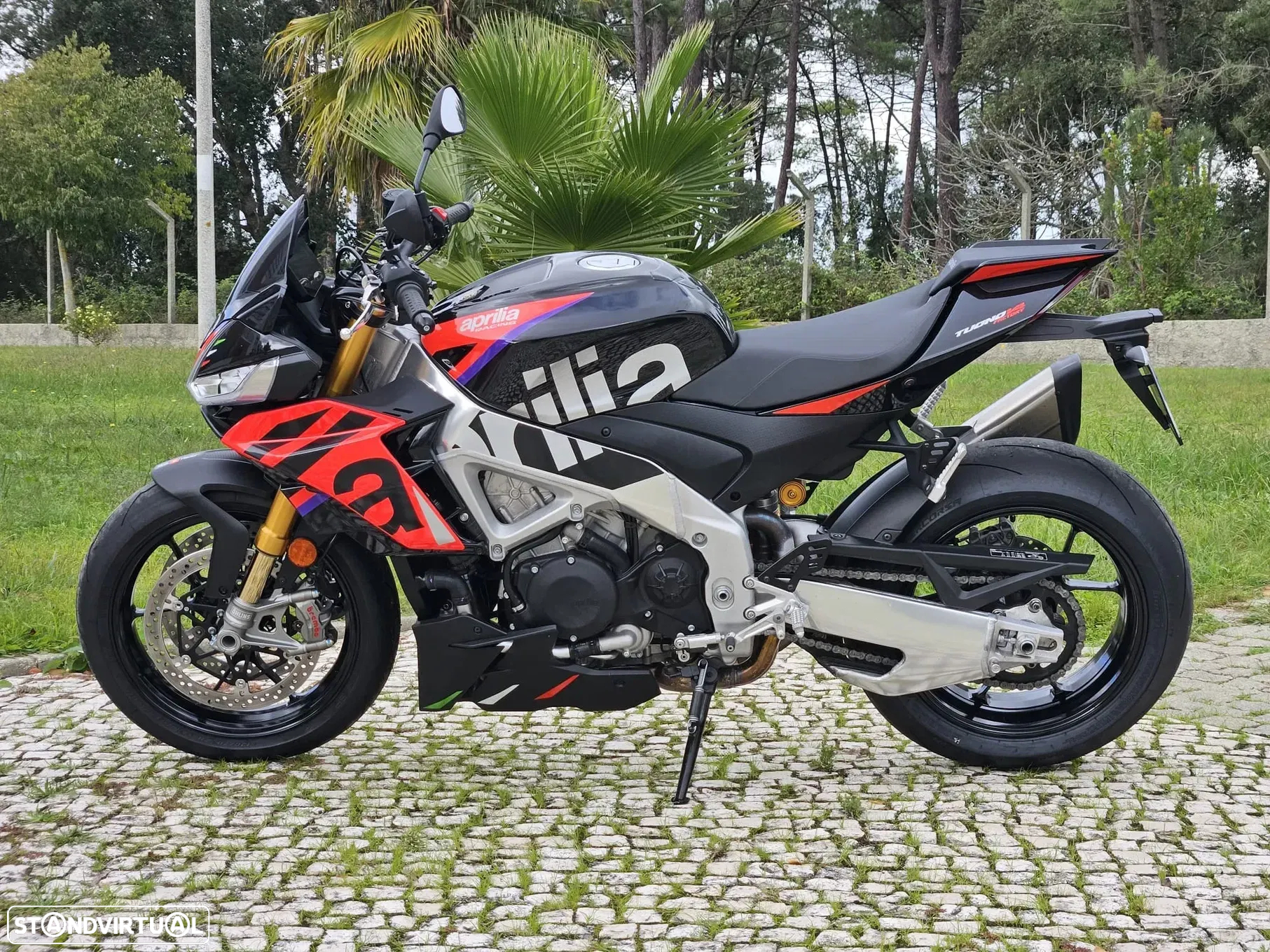 Aprilia Tuono V4 Factory 1100 - 2