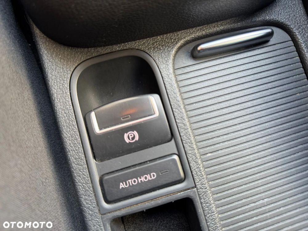 Volkswagen Tiguan 2.0 TDI DPF BlueMotion Technology Lounge Sport & Style - 16