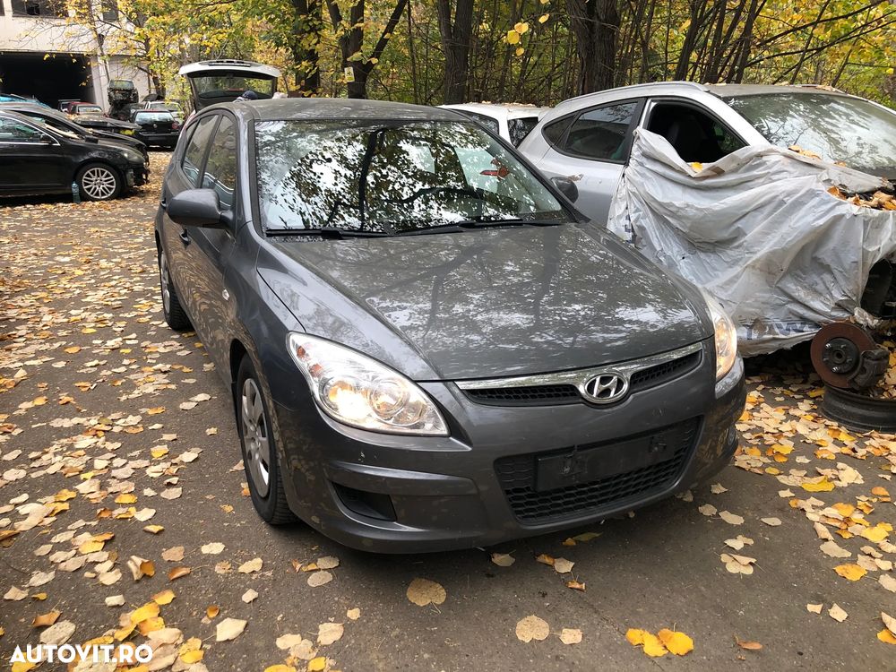 Dezmembrez Hyundai i30 gri inchis benzina 1,4 benzina 2008 - 3