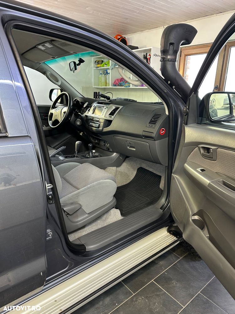 Toyota Hilux - 3