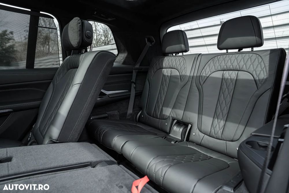 BMW X7 M60i xDrive AT MHEV - 15