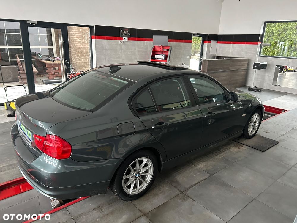 BMW Seria 3 320i - 9