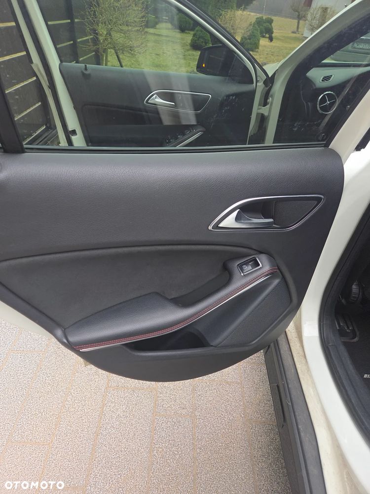 Mercedes-Benz GLA 250 4-Matic - 10